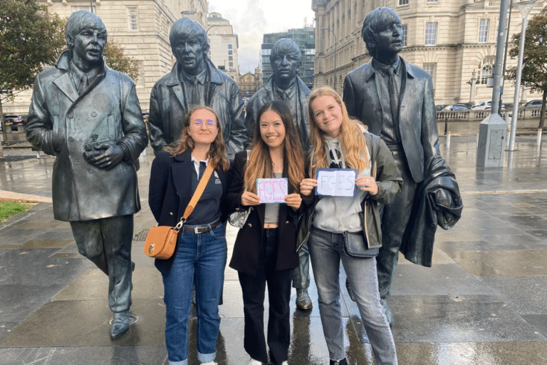 Thaïs, Elise et Anne Clothilde - ENG - LJMU - statues des Beatles Liverpool